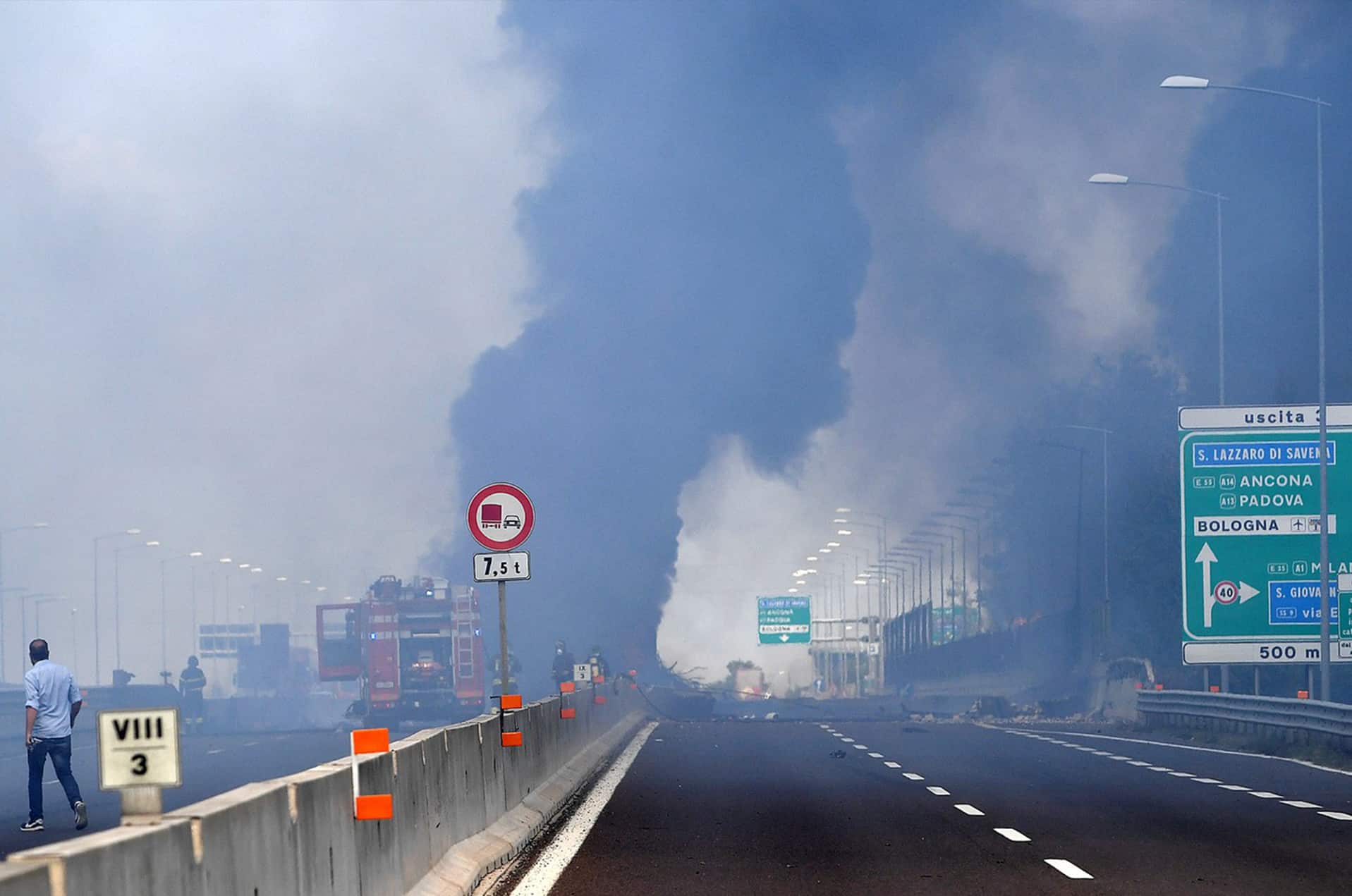 Leia mais sobre o artigo Explosão em estrada de Bolonha, Itália deixa morto e feridos.