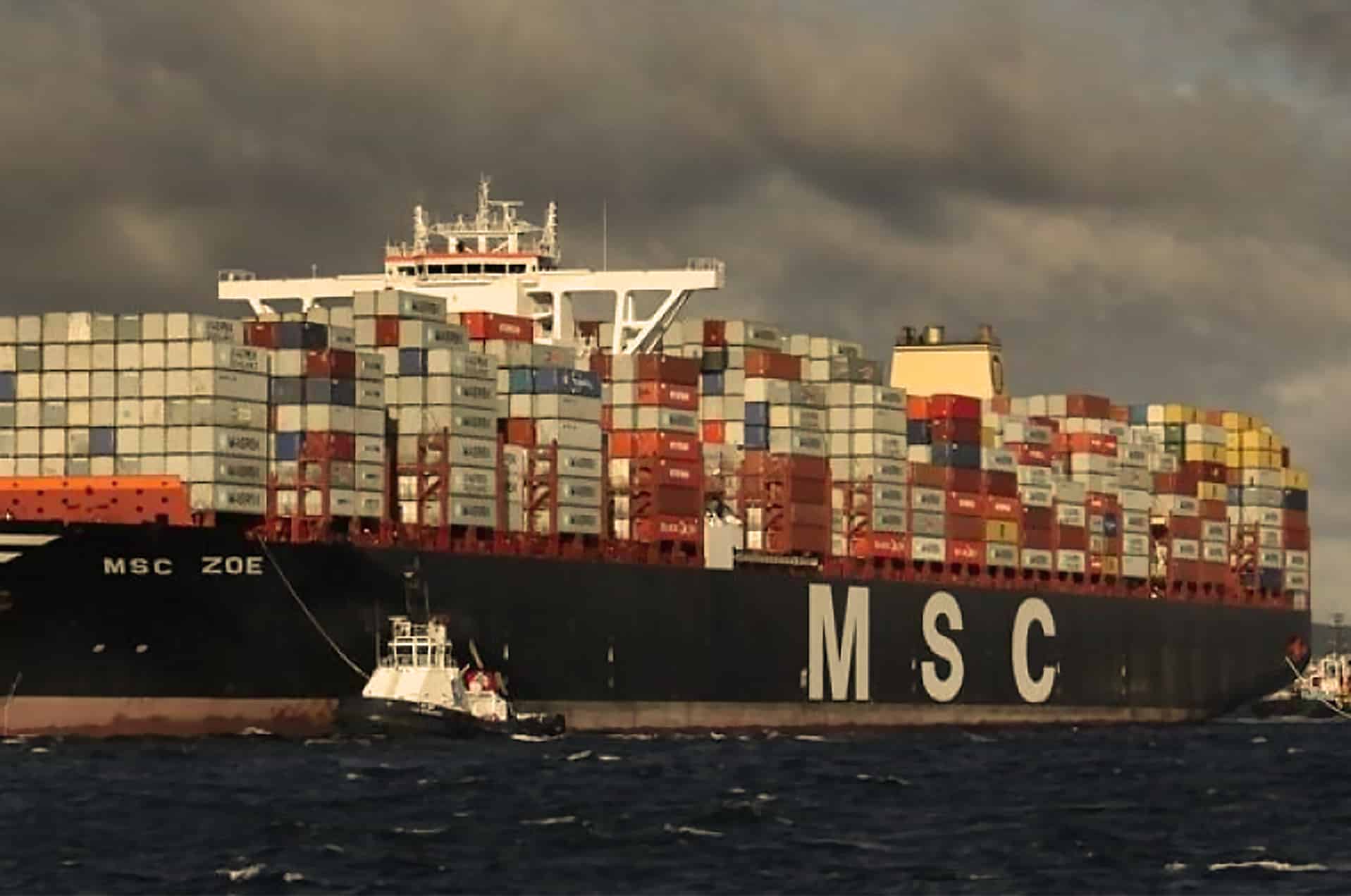 Leia mais sobre o artigo Terceiro maior navio do mundo enfrenta mau tempo e 270 contêineres caem no mar